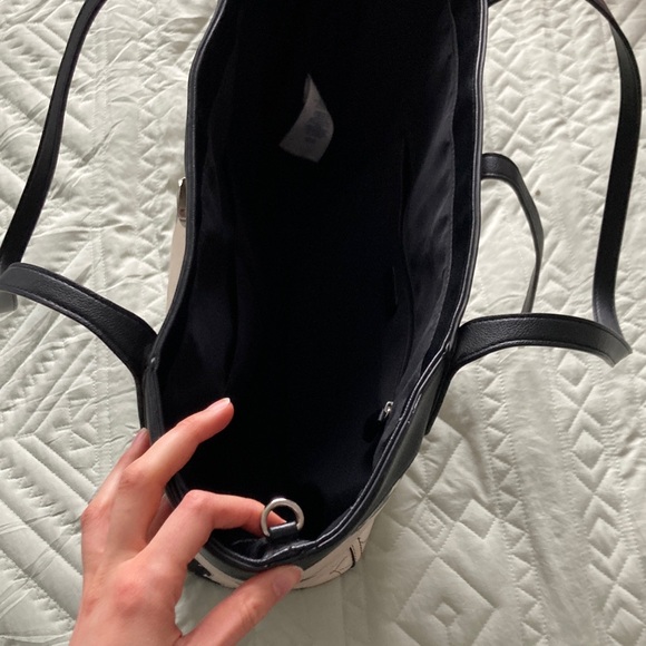 Chaps Floral Black and Cream Tote Bag - Picture 10 of 16
